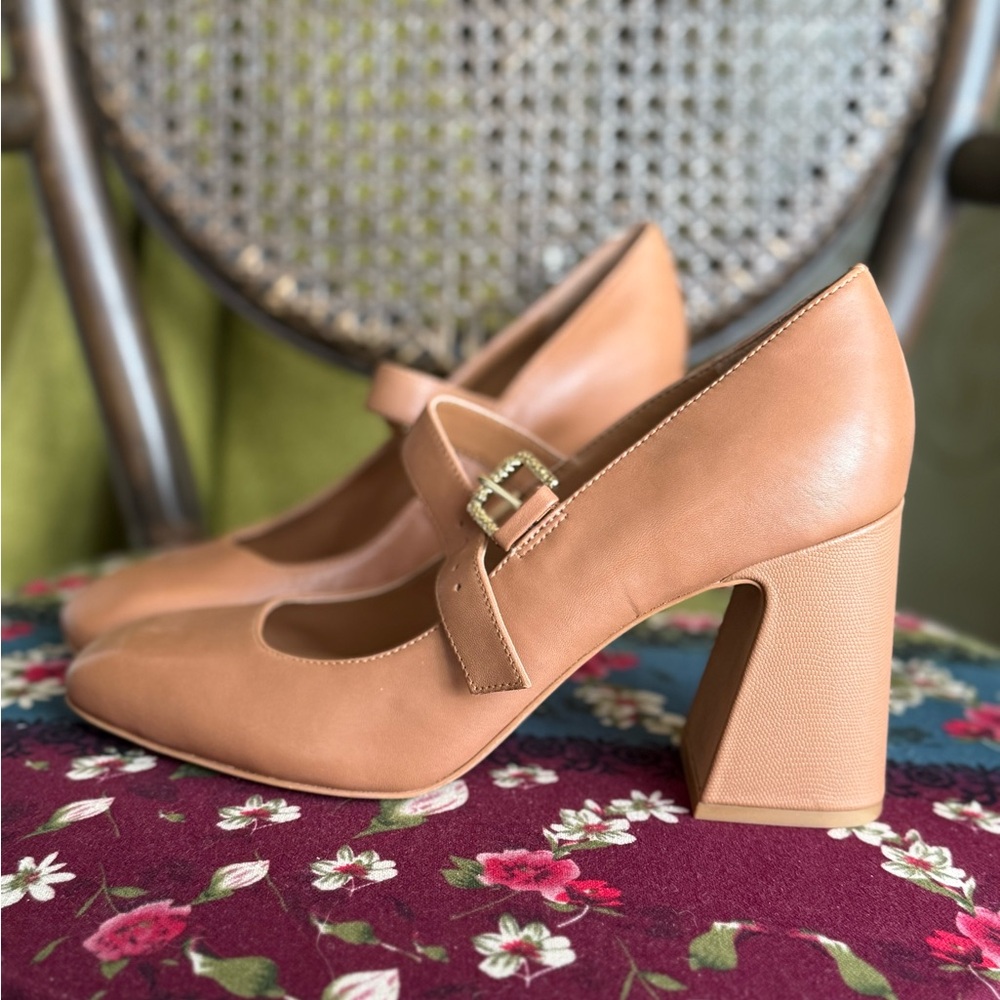 Mary Jane style leather heels pumps